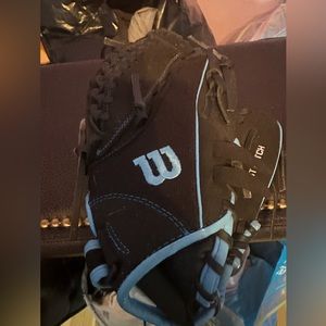 COPY - Wilson brand new fastpitch softball glove 12” right handed throw